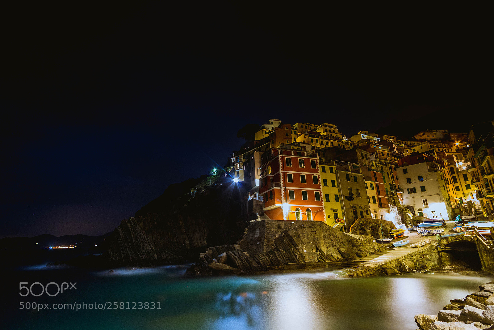 Canon EOS 7D Mark II sample photo. Riomaggiore night photography