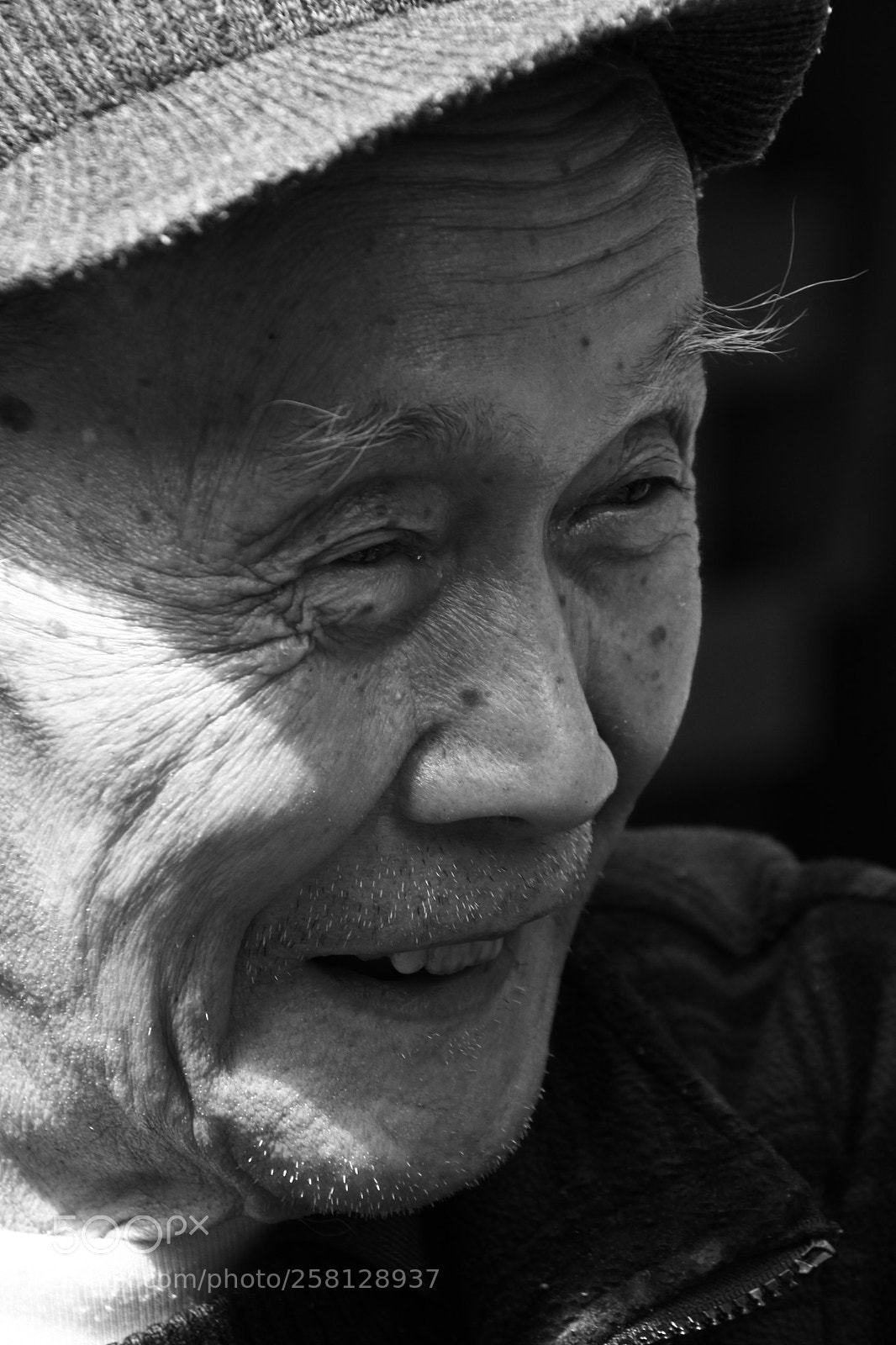 Canon EOS 50D sample photo. Friendly old man photography