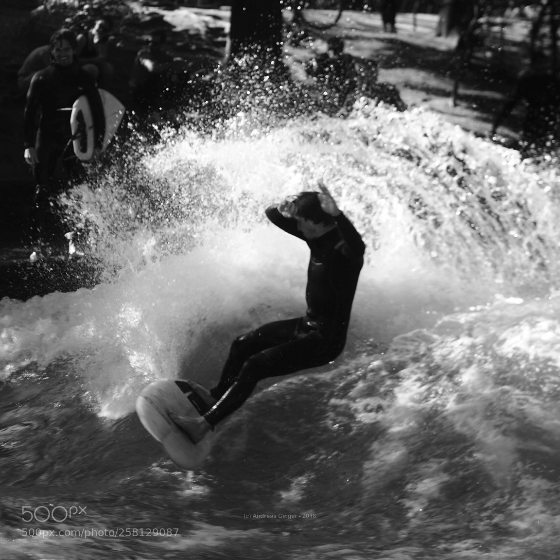 Olympus OM-D E-M10 II sample photo. Eisbach spray photography