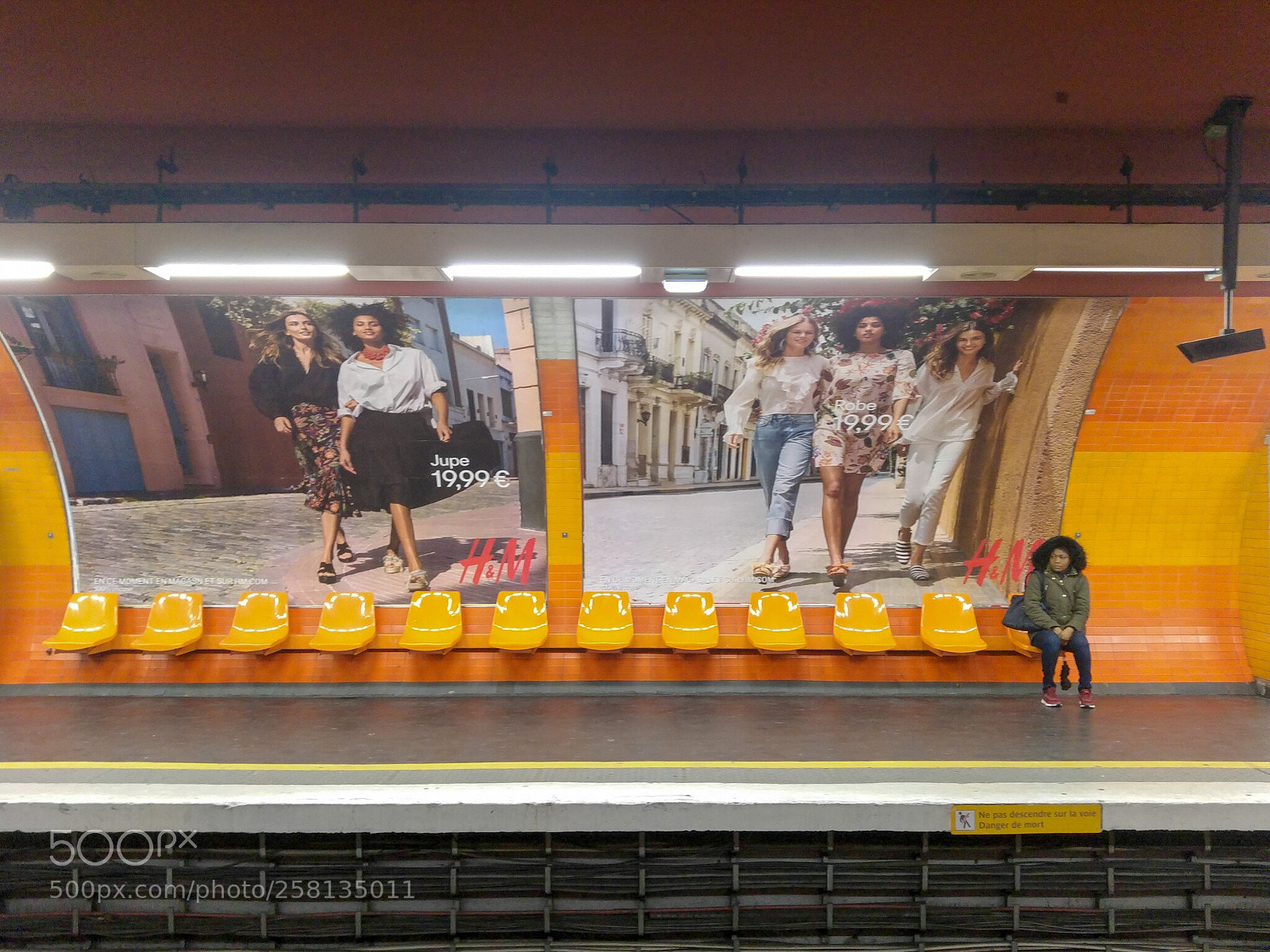 LG G4 sample photo. Pub auber station photography