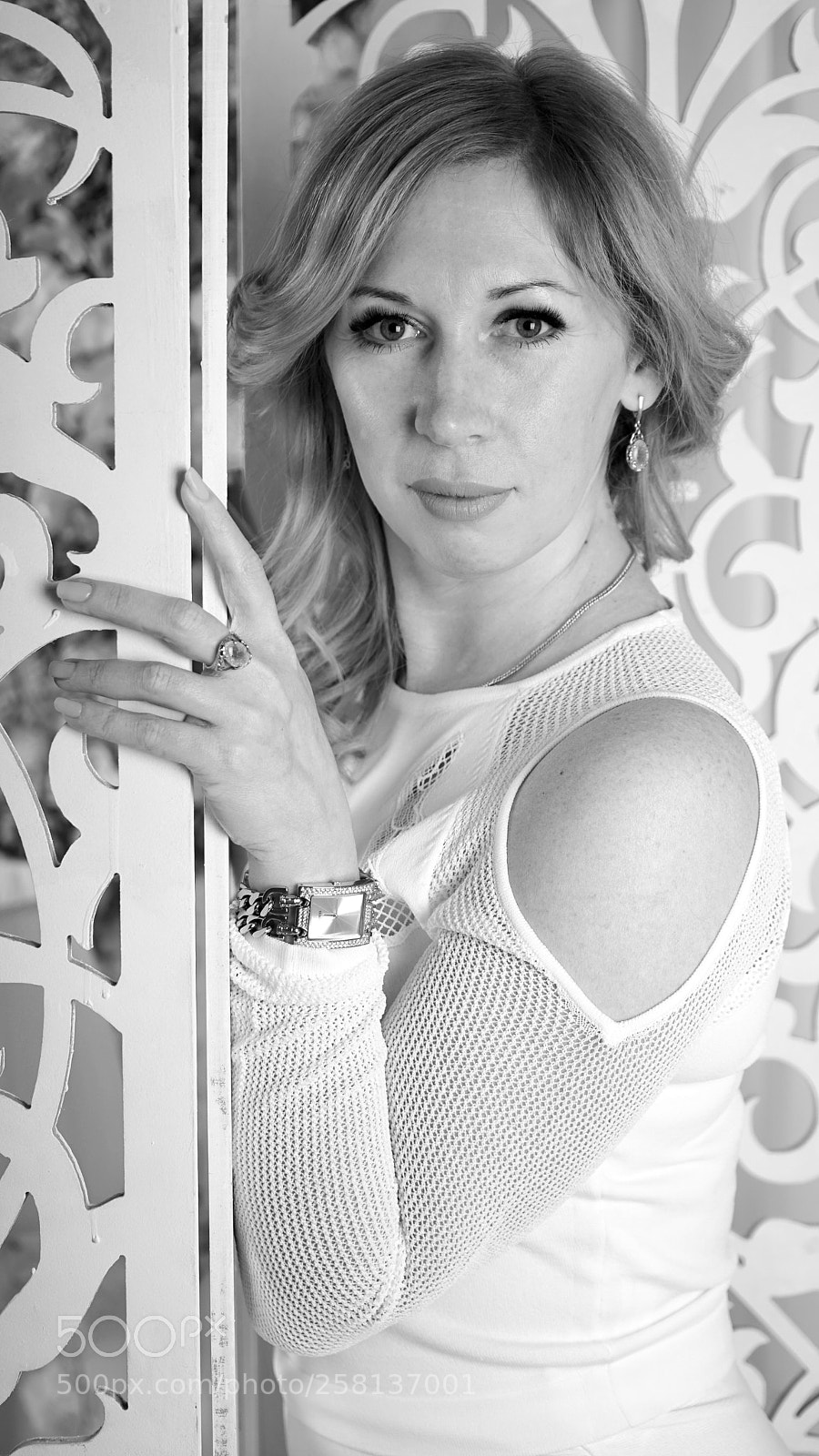 Sony a7 II sample photo. Woman in white photography