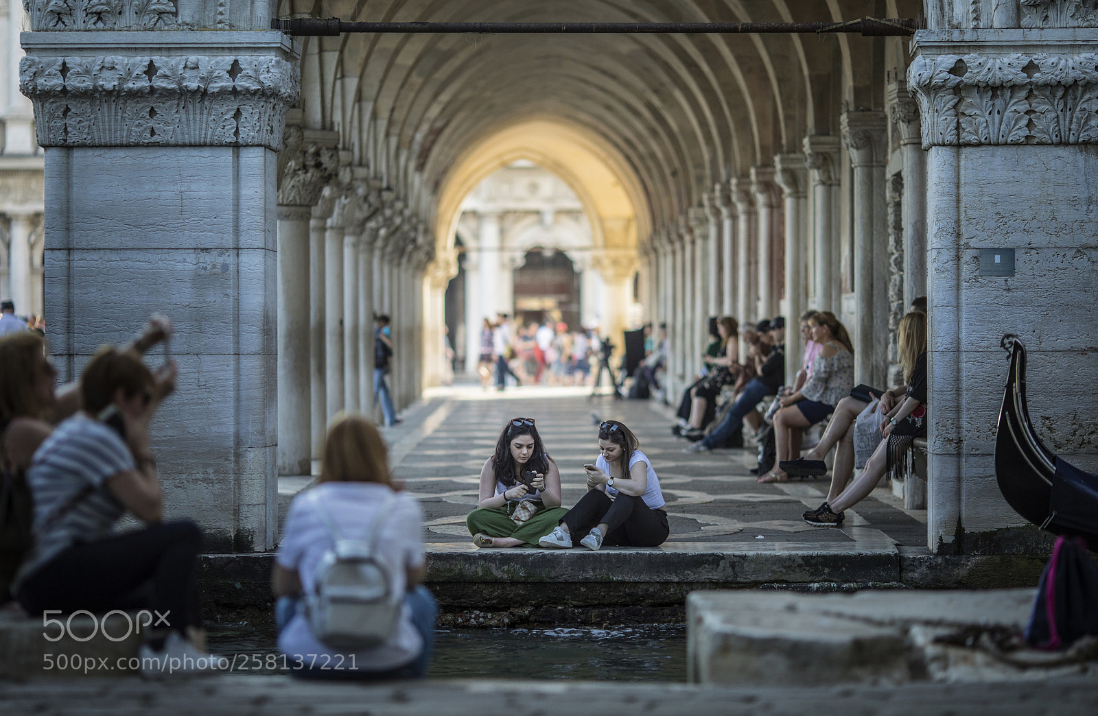 Canon EOS 5D Mark IV sample photo. Venice street photography