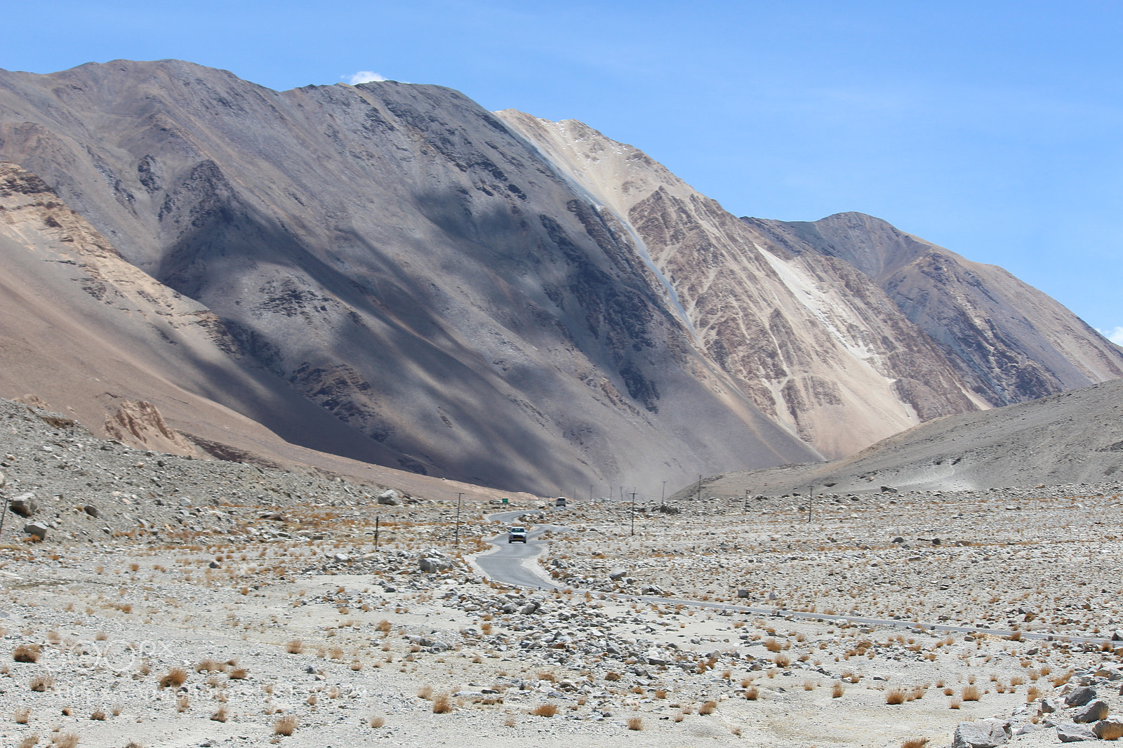 Canon EF-S 55-250mm F4-5.6 IS II sample photo. Road to pangong lake photography