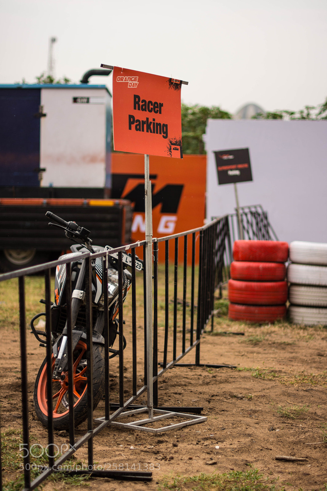 Nikon D7200 sample photo. From 'no parking' to photography