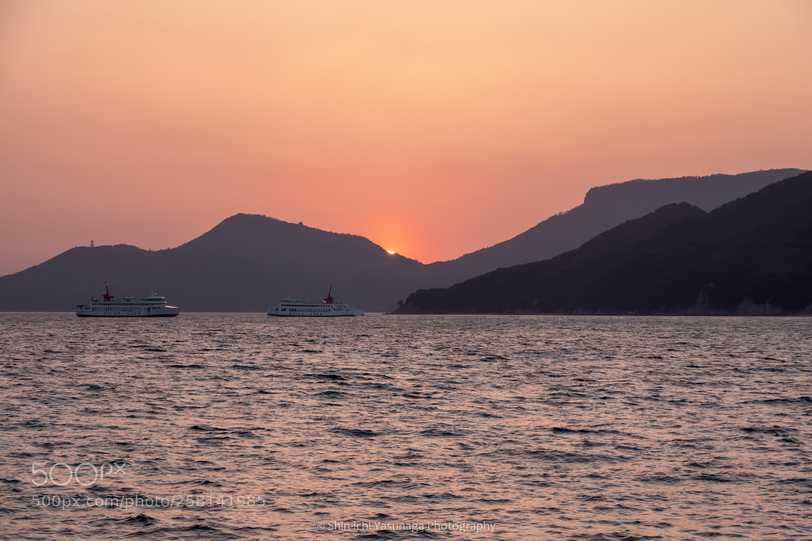 Pentax K-70 sample photo. Sunset & passing ferries. photography