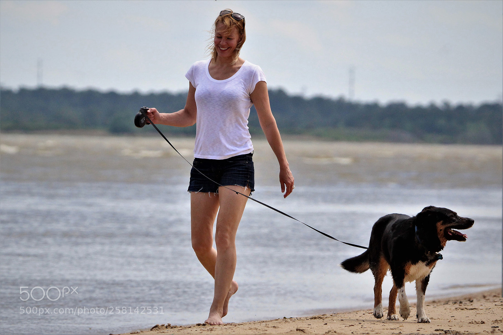 Canon EOS 1200D (EOS Rebel T5 / EOS Kiss X70 / EOS Hi) sample photo. Beach stroll photography