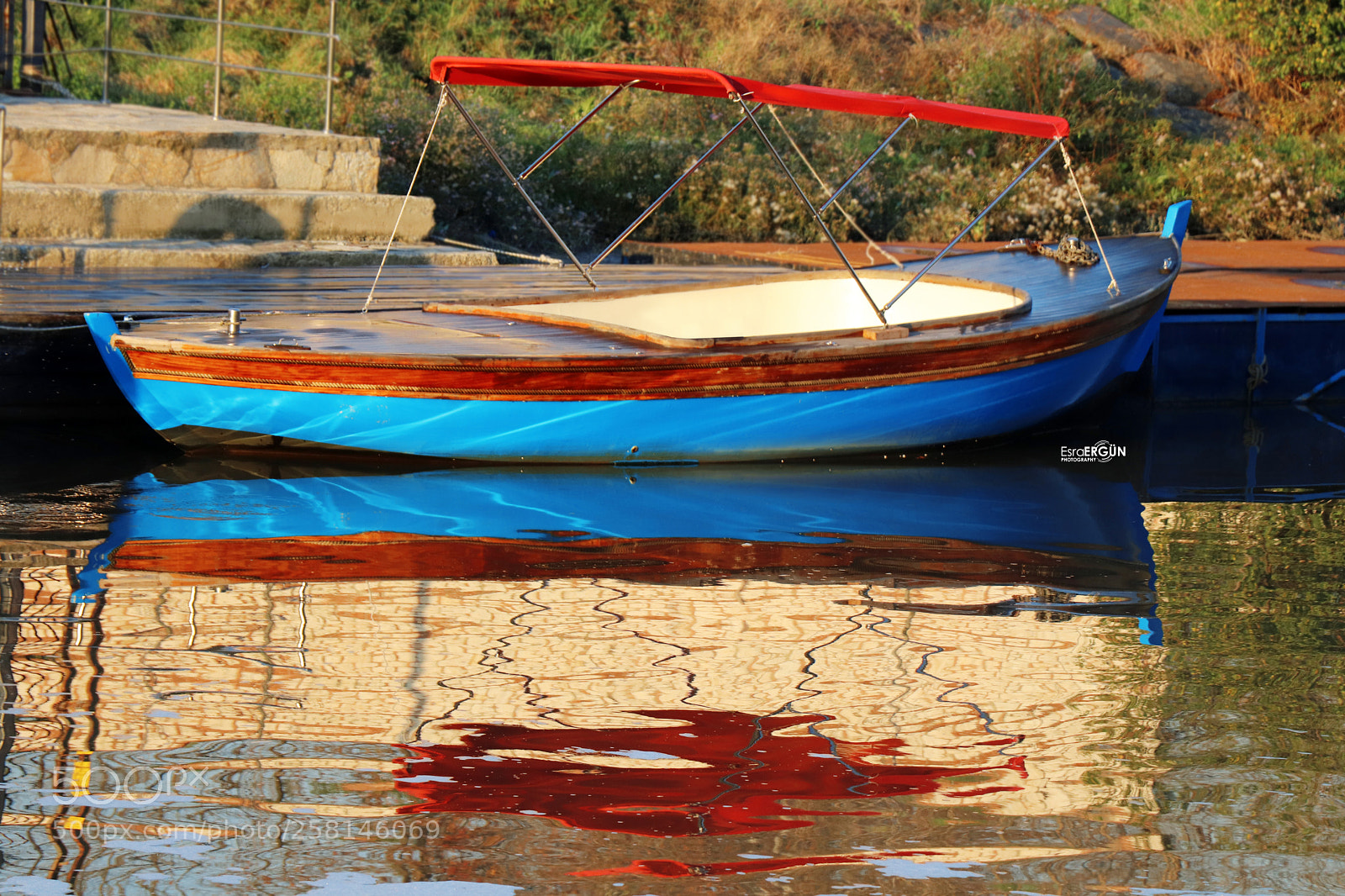 Canon EOS 800D (EOS Rebel T7i / EOS Kiss X9i) sample photo. Boat in hasbahçe photography