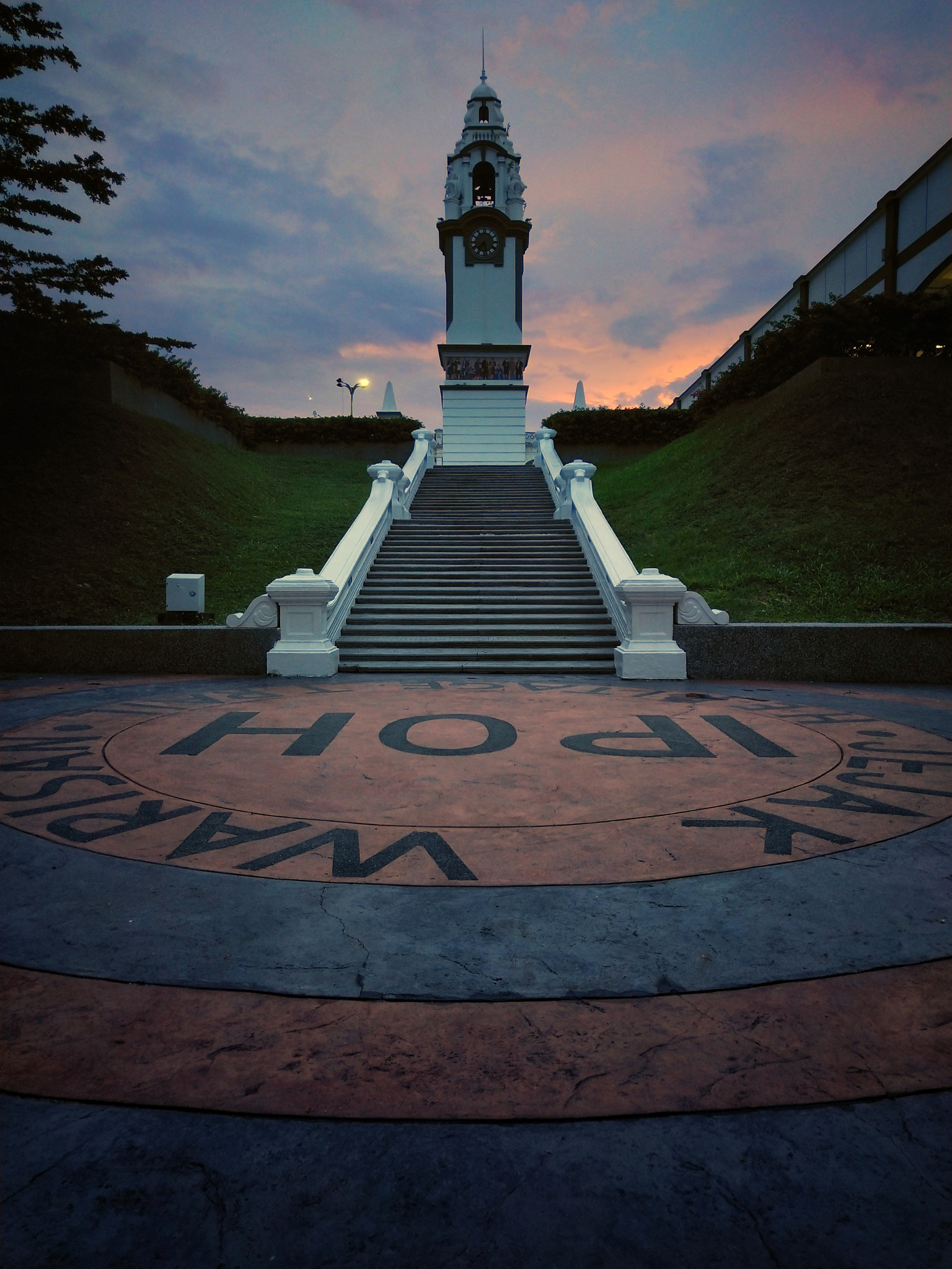 vivo 1725 sample photo. 风云塔 photography