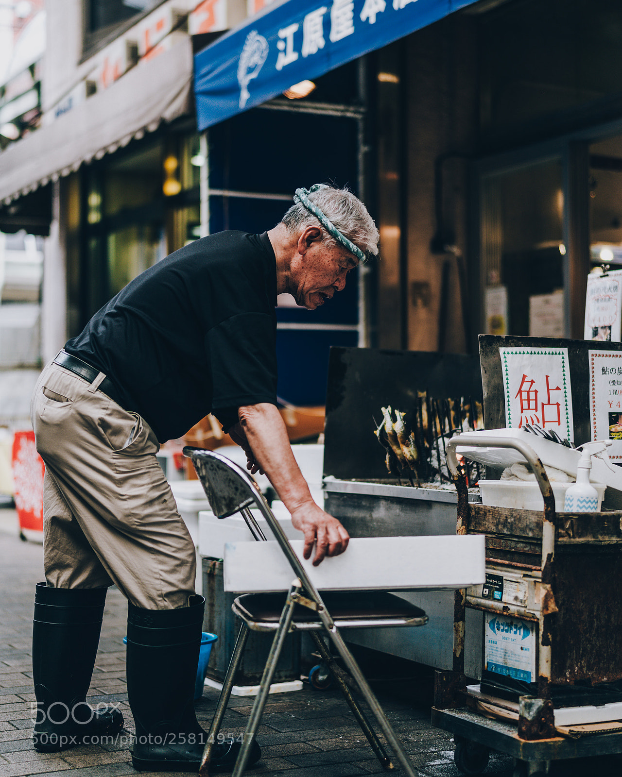 Sony a7R III sample photo. The store owner who photography