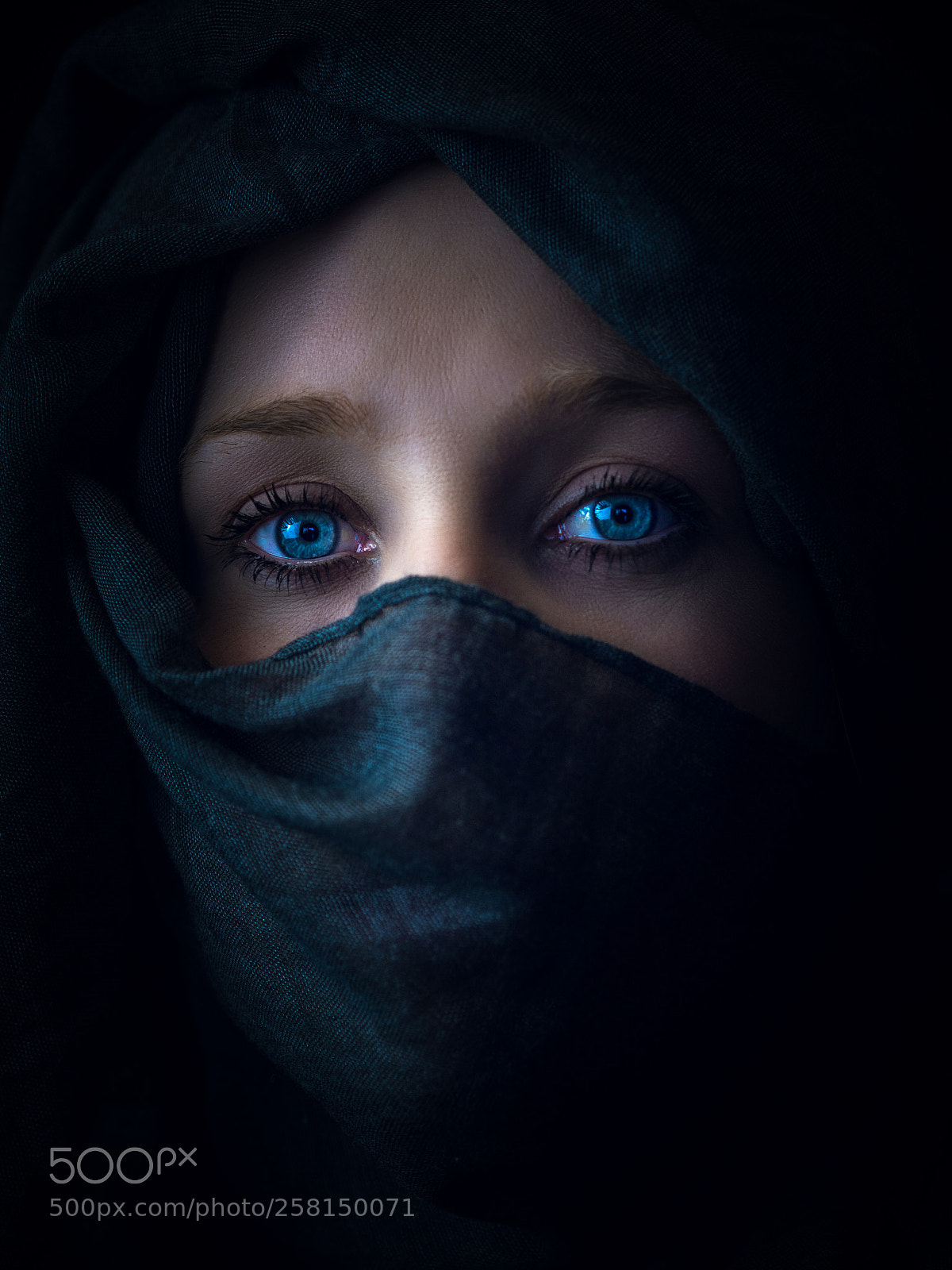 Olympus OM-D E-M10 II sample photo. Blue eyes (ojos azules) photography