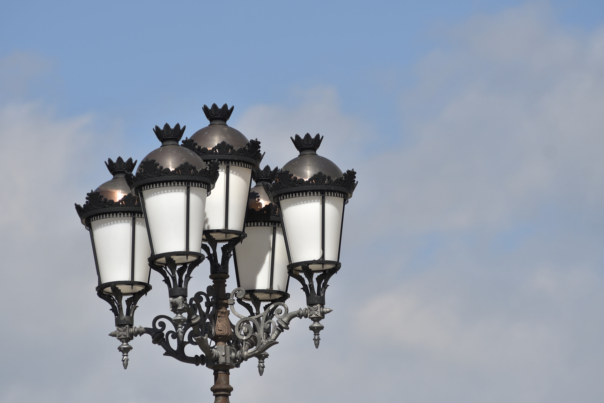 Nikon AF-Nikkor 80-200mm F2.8D ED sample photo. Street lanterns and clear sky photography