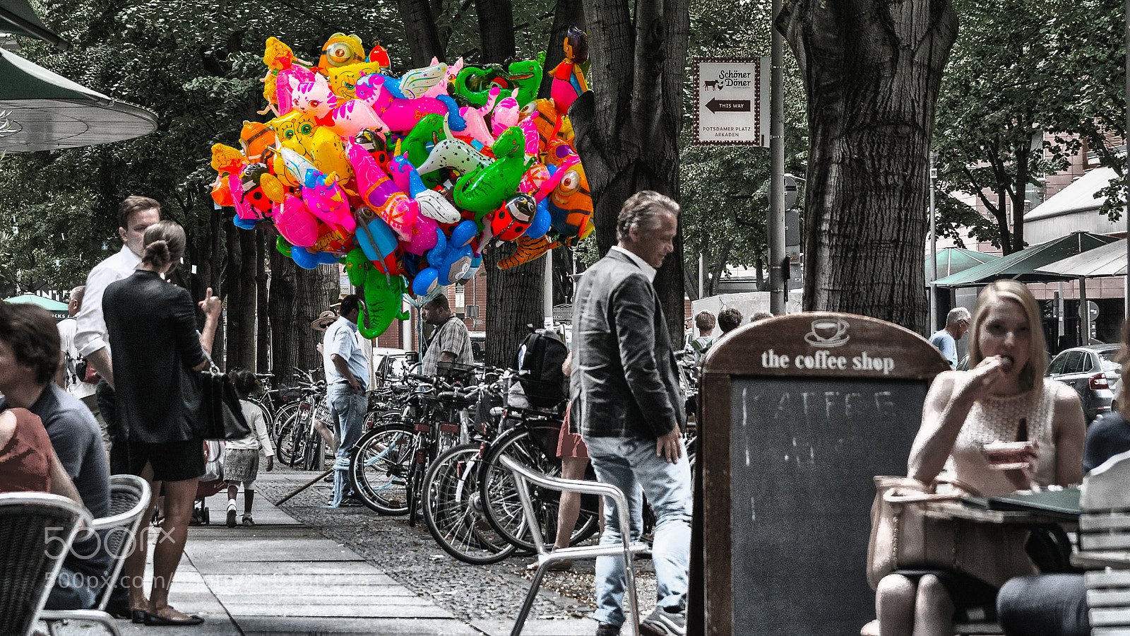 Sony ILCA-77M2 sample photo. Berlin loves colors photography