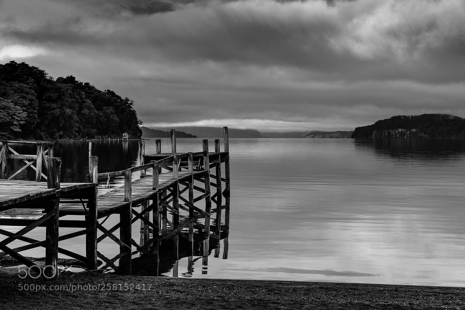 Canon EOS 5D Mark IV sample photo. Pier and lake photography