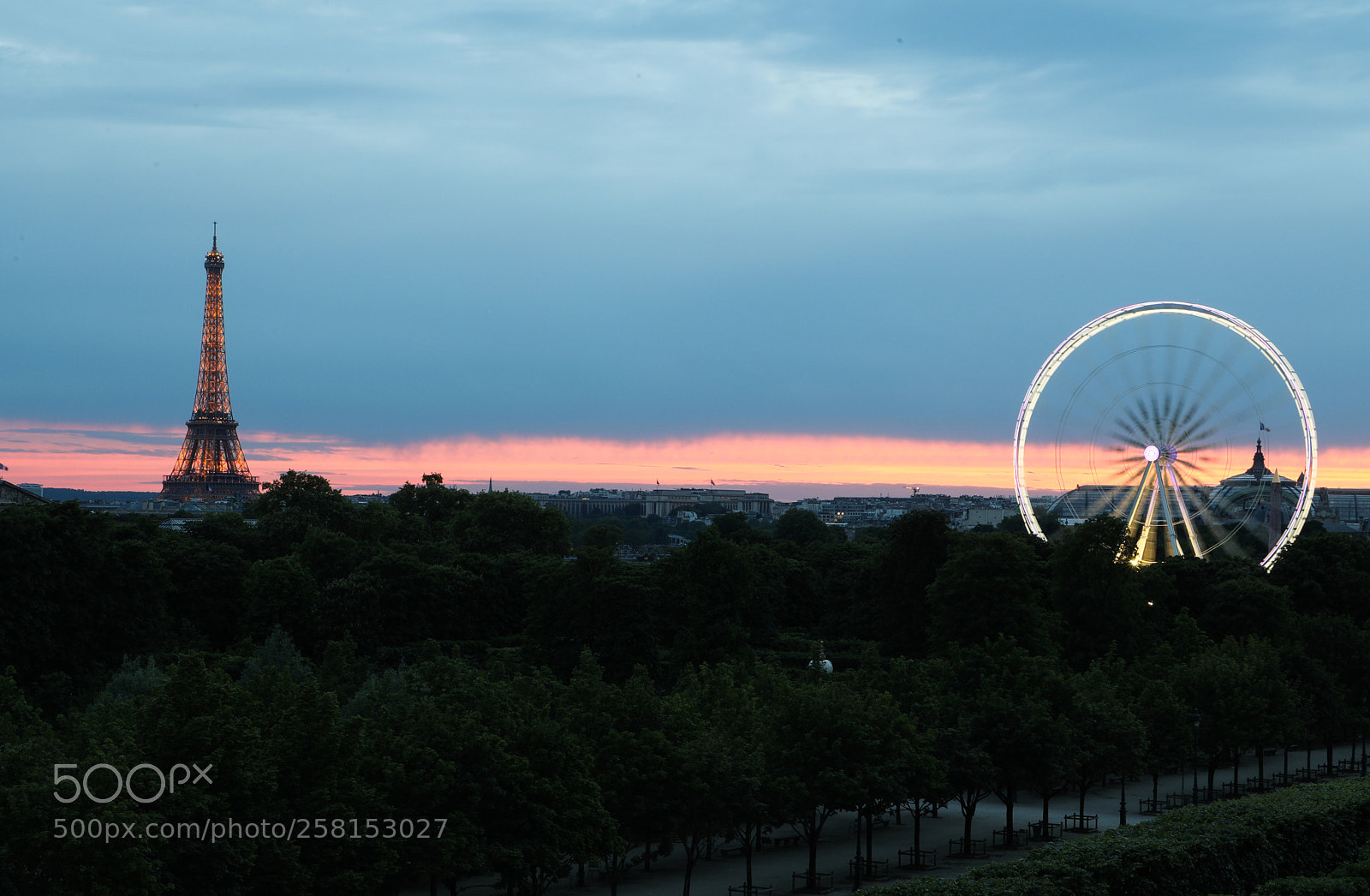 Canon EOS 5D Mark IV sample photo. Parisian sunset photography