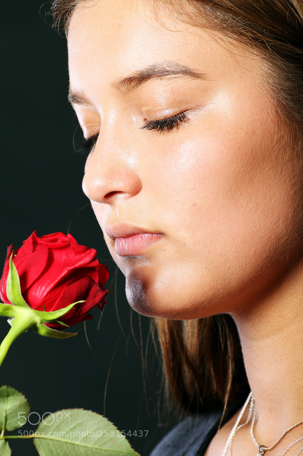 Canon EOS 70D sample photo. Sara and the rose photography