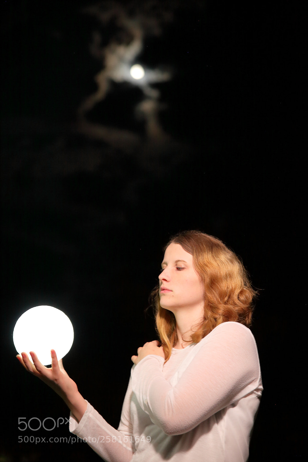Canon EOS 5D Mark II sample photo. Lisa and the moon photography