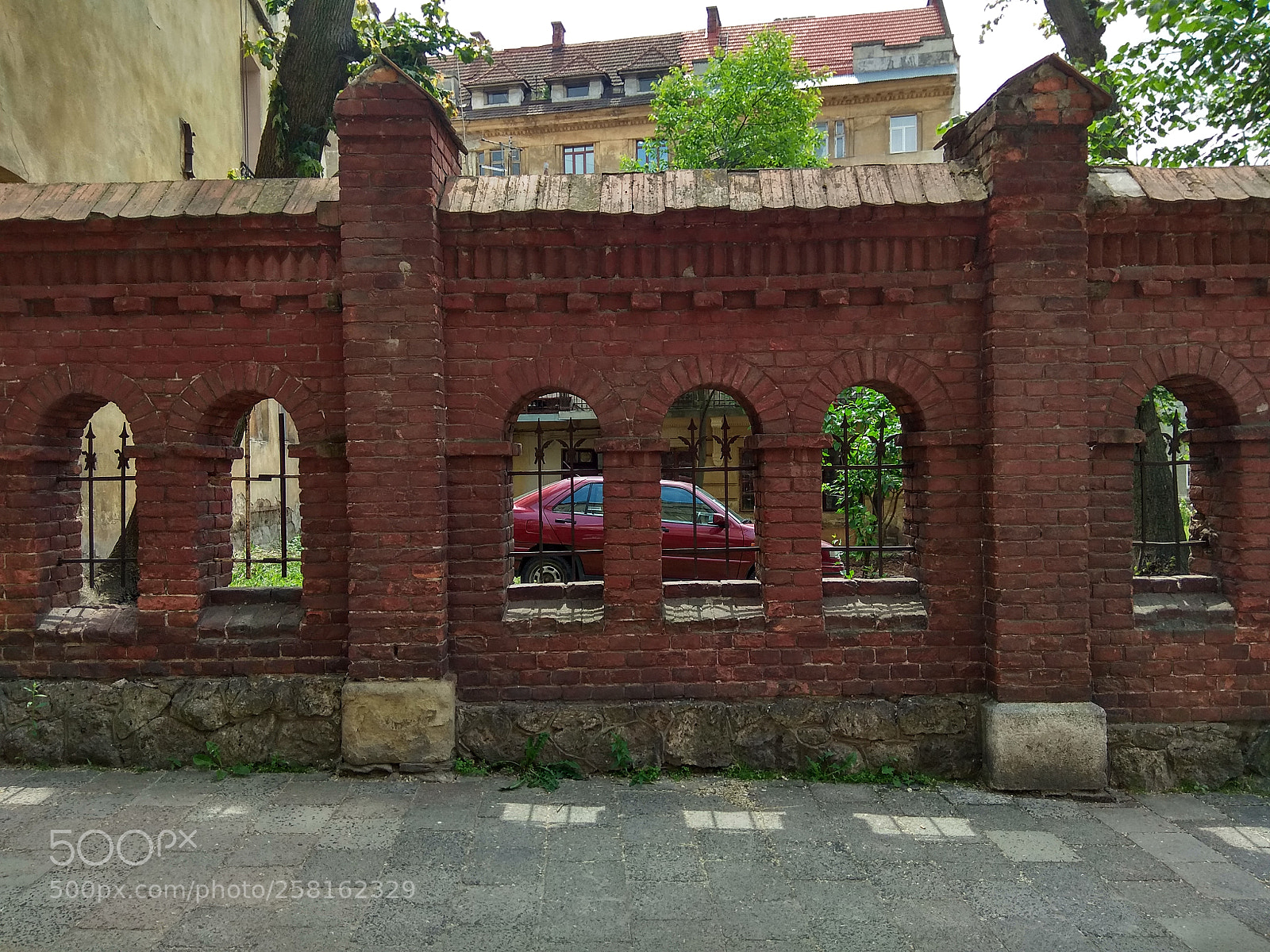 Xiaomi Redmi Note 4 sample photo. Old city &  car photography