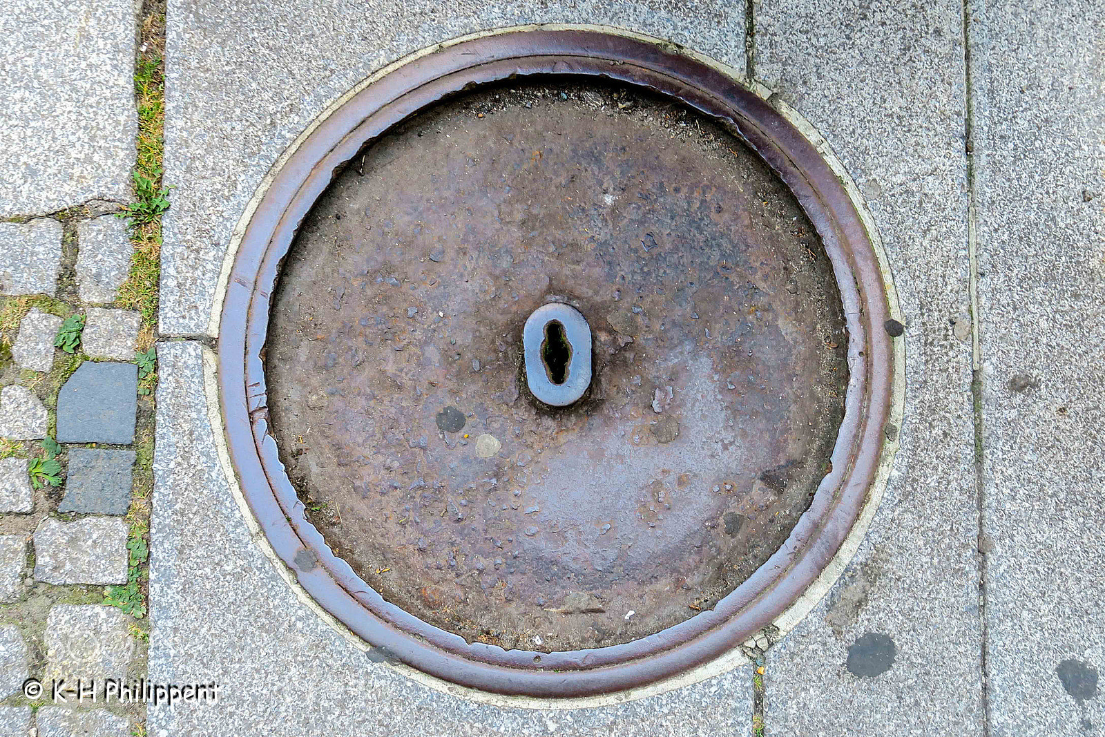 Canon PowerShot G3 X sample photo. Leipzig (germany) kanaldeckel photography
