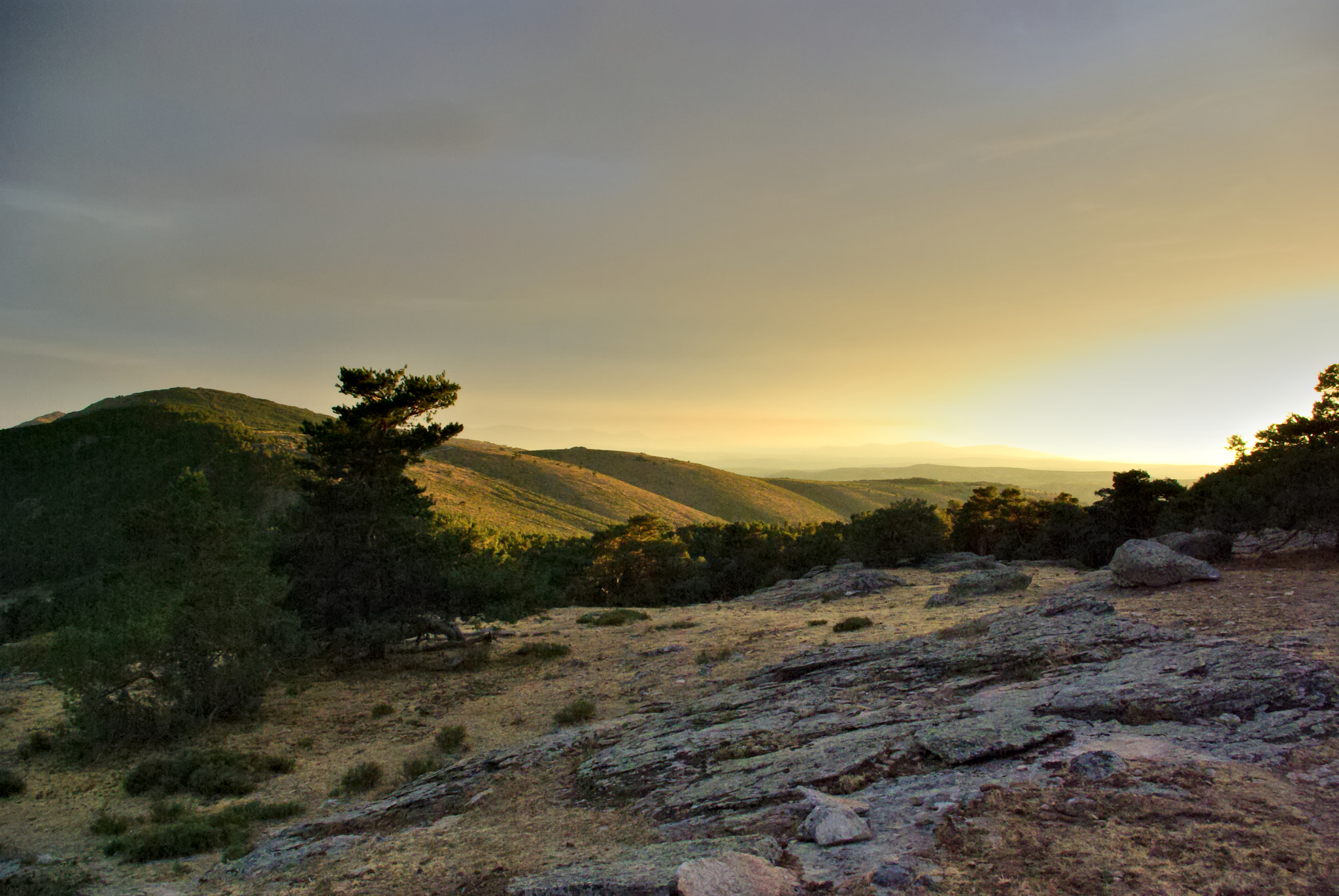 Pentax K10D + Pentax smc DA 18-55mm F3.5-5.6 AL sample photo. Sunset at the summit... photography