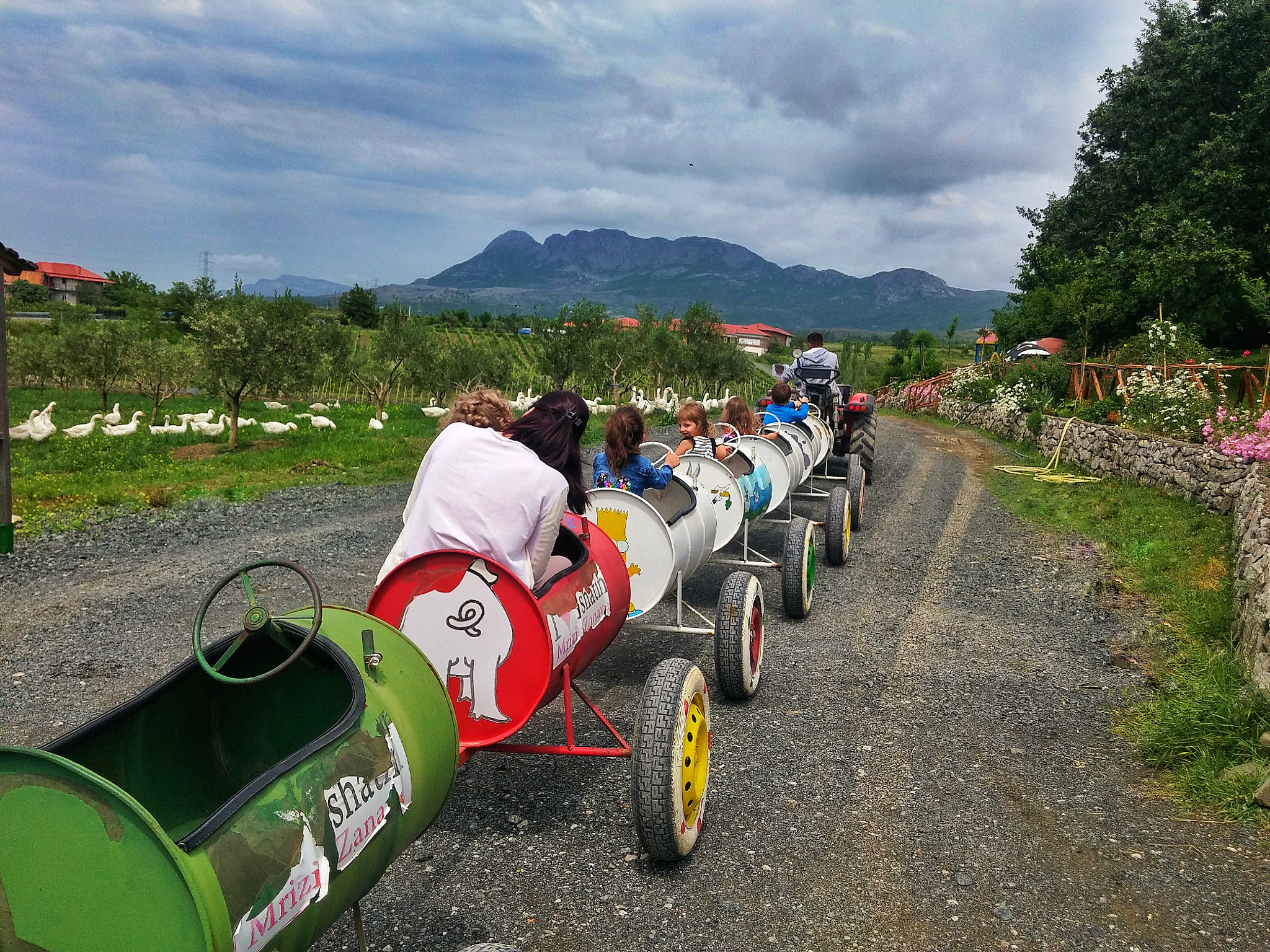 LG G3 sample photo. Enjoying the countryside with children photography