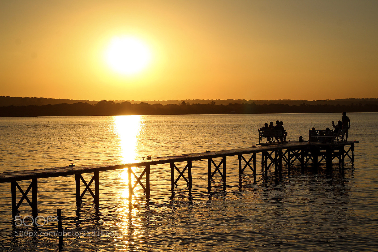 Canon EOS 1200D (EOS Rebel T5 / EOS Kiss X70 / EOS Hi) sample photo. Sunset with friends photography