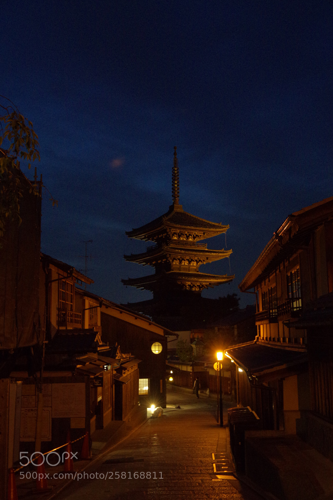 Pentax K-3 II sample photo. Yasaka tower photography