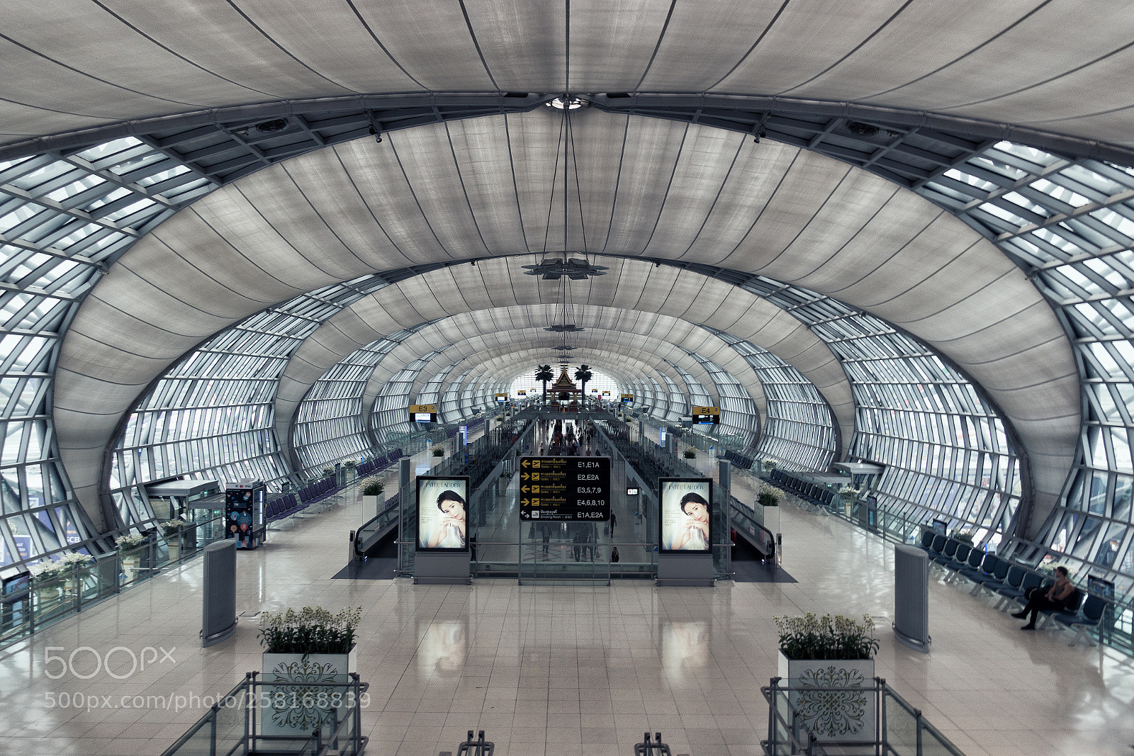 Sony DSC-RX100M5 sample photo. Suvarnabhumi airport photography