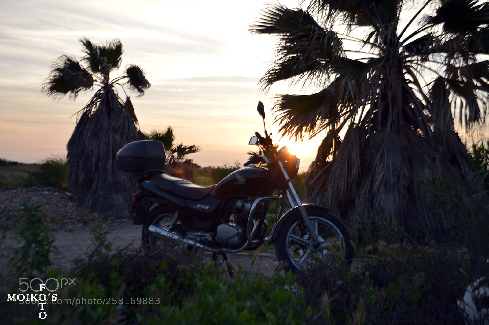 Nikon D3200 sample photo. Atardecer a dos ruedas photography