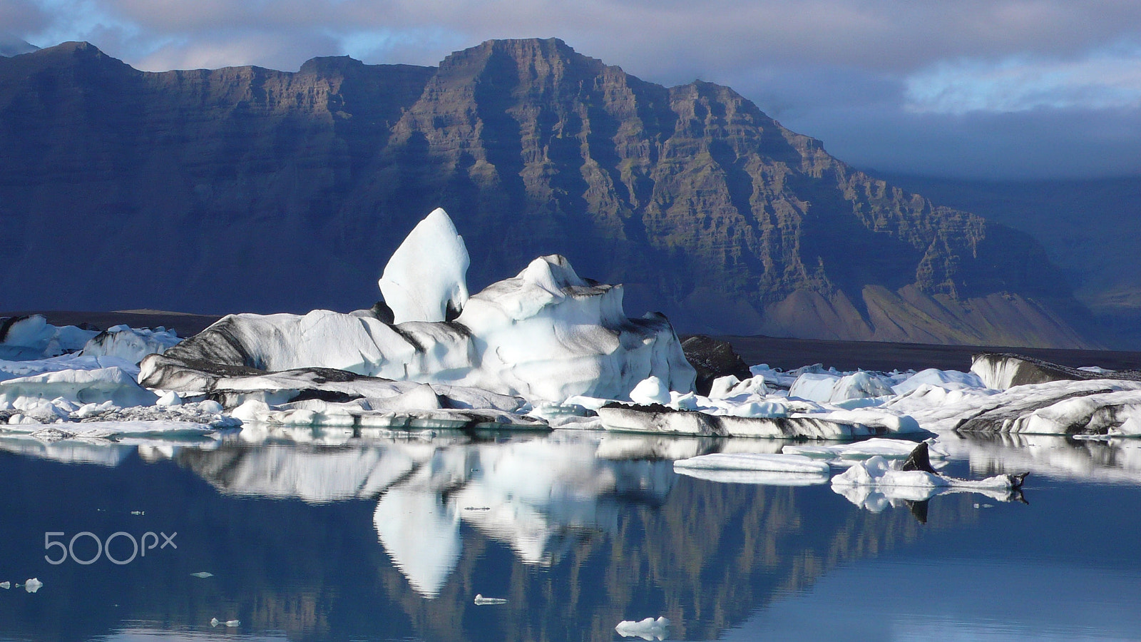 Panasonic DMC-LX2 sample photo. View of mountain in iceland. photography