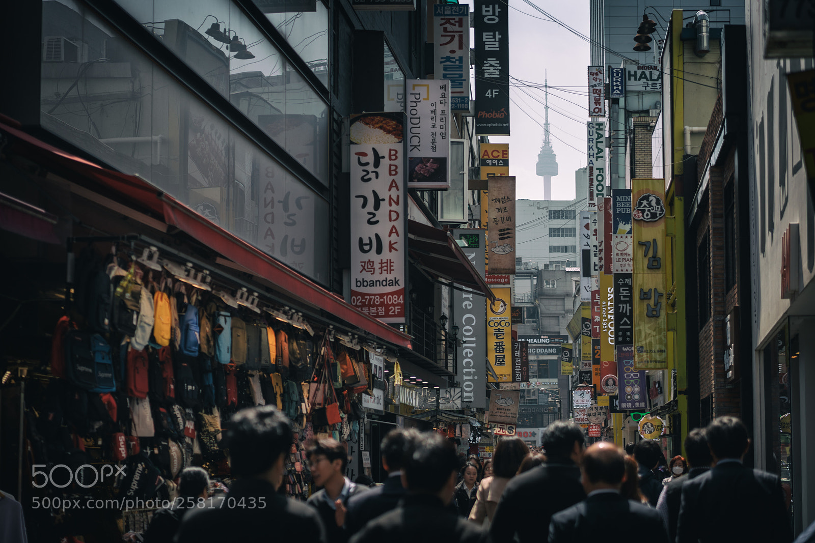 Sony a7R II sample photo. Traveler traveling and shopping photography