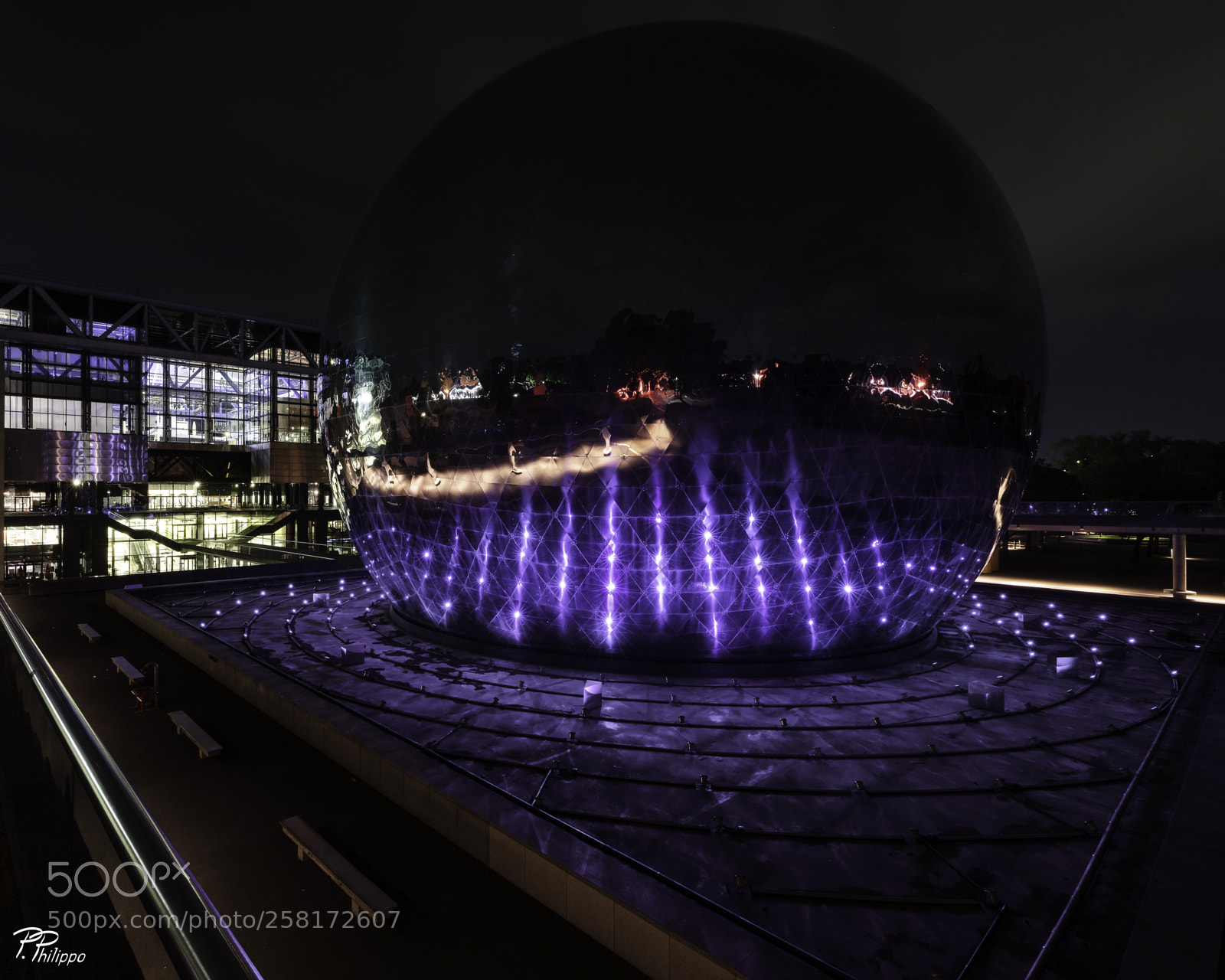 Canon EOS 5D Mark IV sample photo. Dark purple ambiance photography