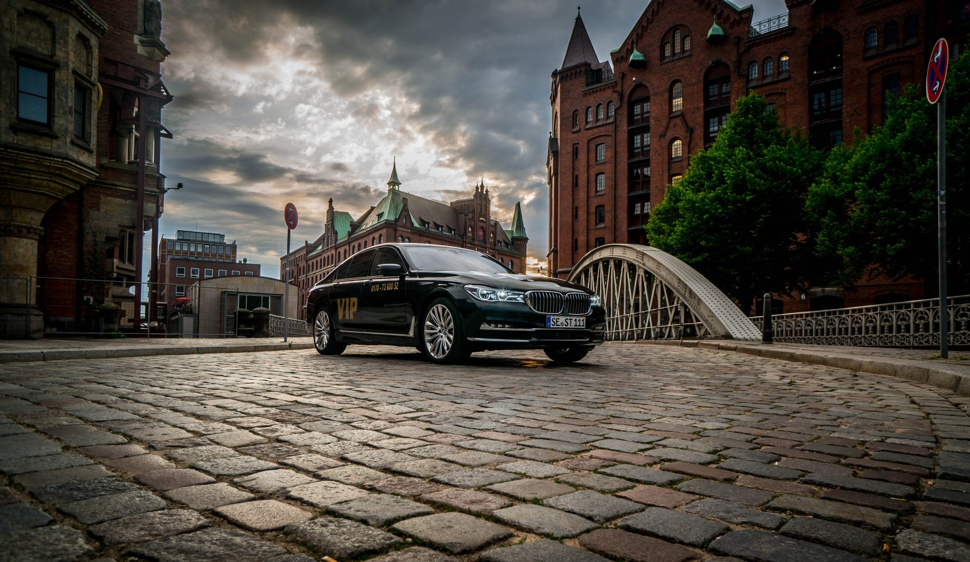 Sony Alpha NEX-5R sample photo. Bmw7 speicherstadt2 photography