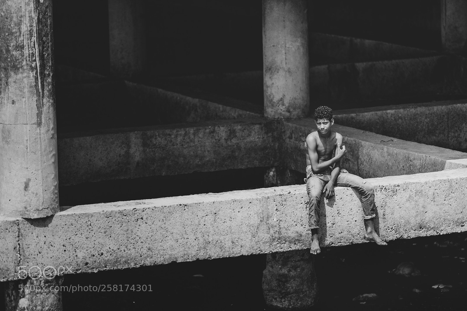 Nikon D4 sample photo. Boy under the harbour photography