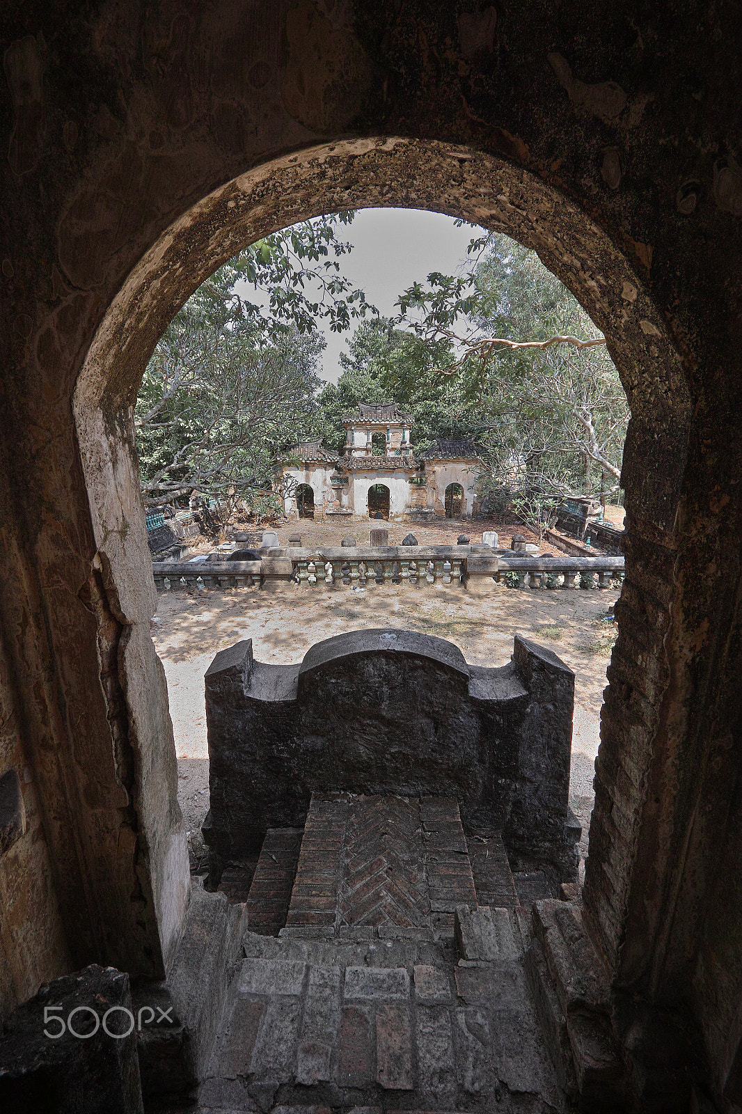 Sigma SD1 Merrill sample photo. Ong lan's older grave photography