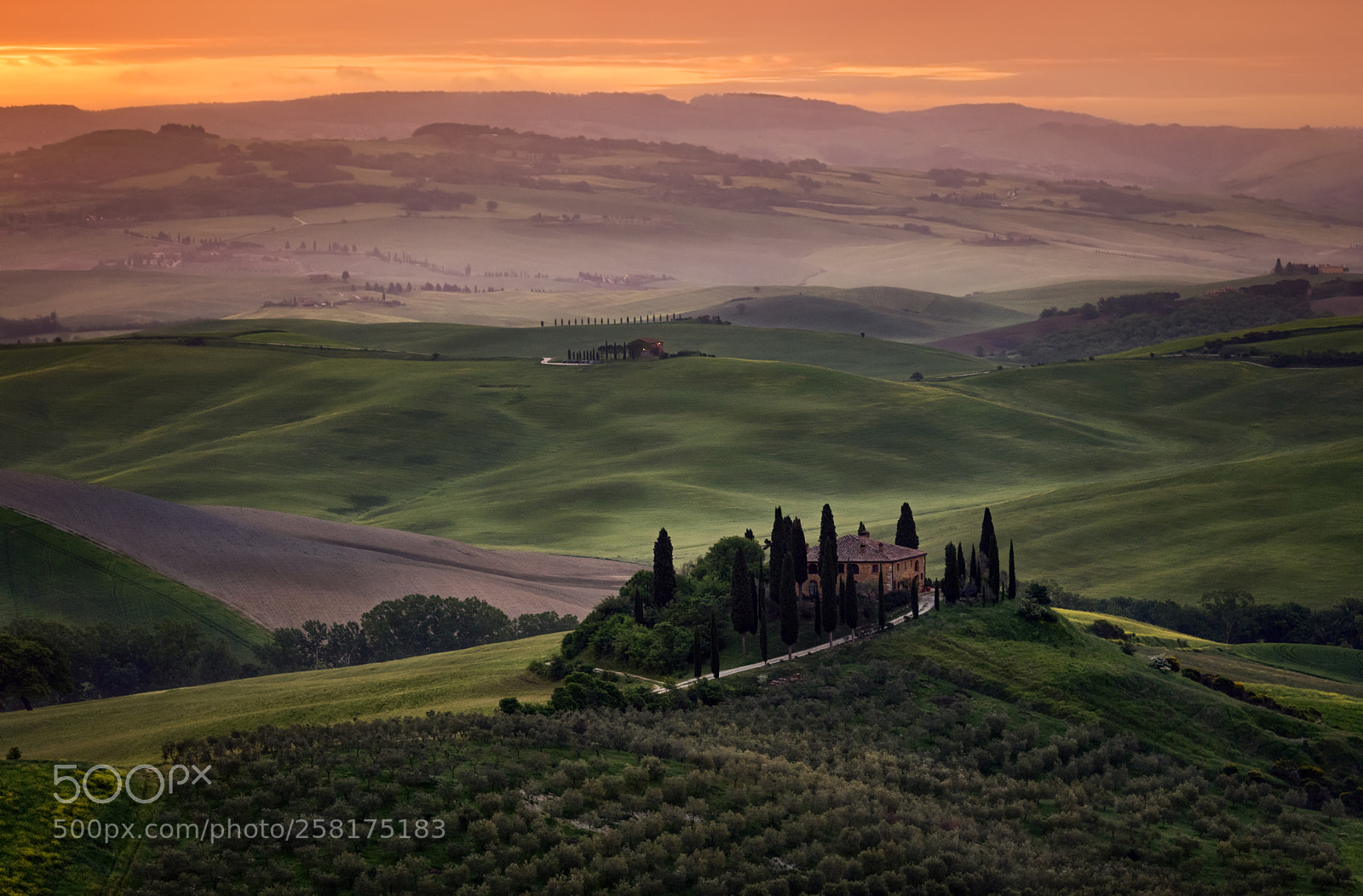 Canon EOS 5D Mark IV sample photo. Sunrise in tuscany photography