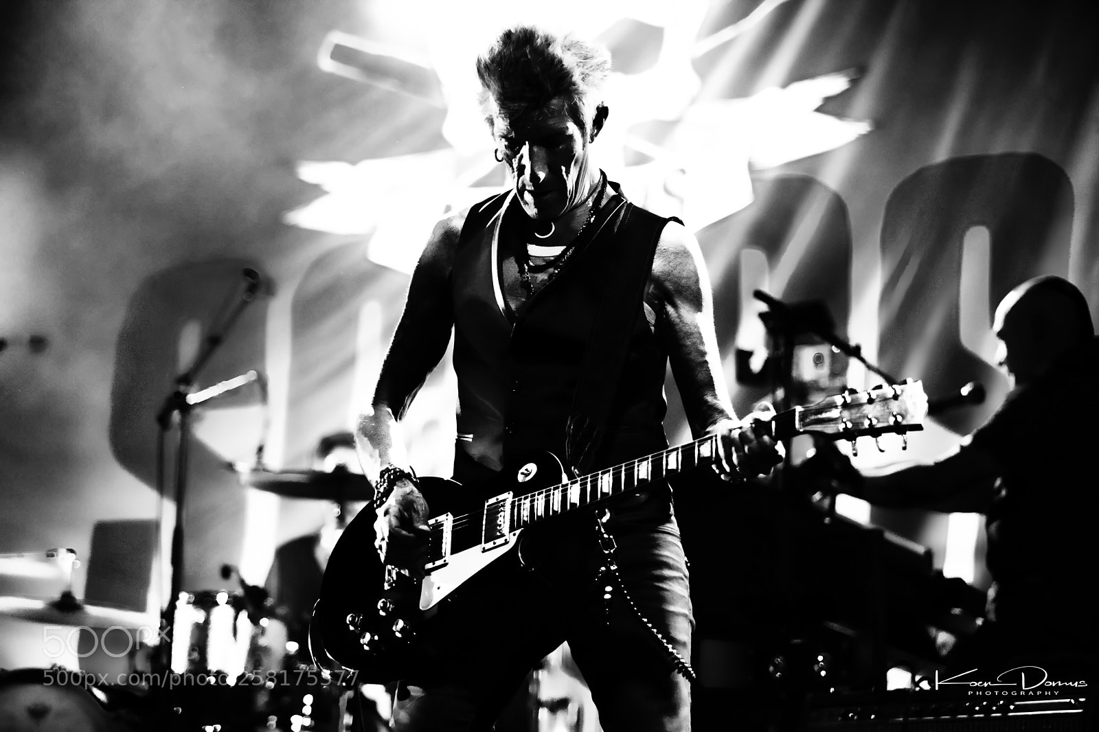 Canon EOS 5D Mark II sample photo. The scabs guitarist willy photography