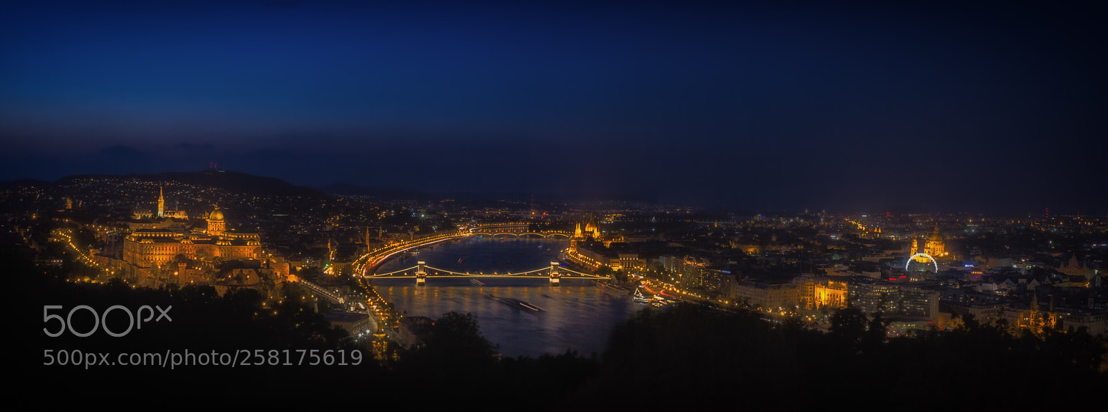 Canon EOS 550D (EOS Rebel T2i / EOS Kiss X4) sample photo. Budapest night panorama photography