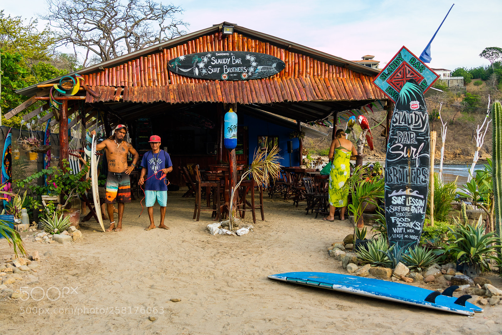 Canon EOS M3 sample photo. Beach bar photography