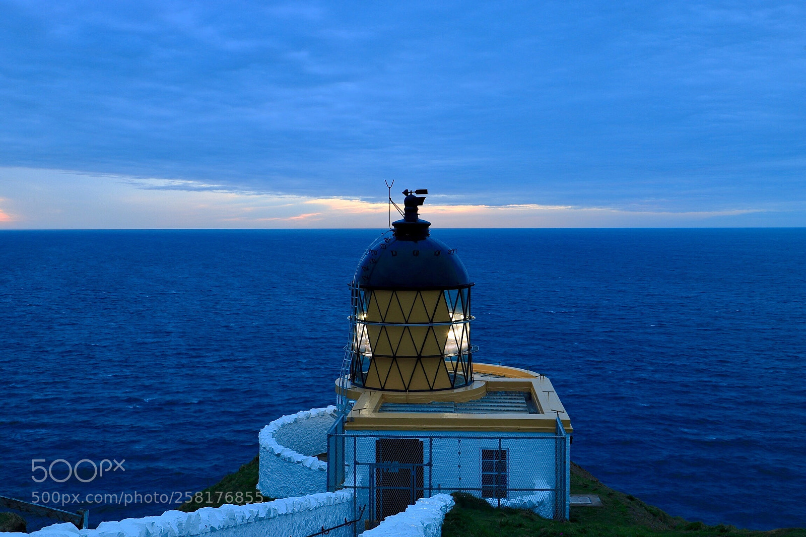 Canon EOS 6D Mark II sample photo. Lighthouse at dawn photography