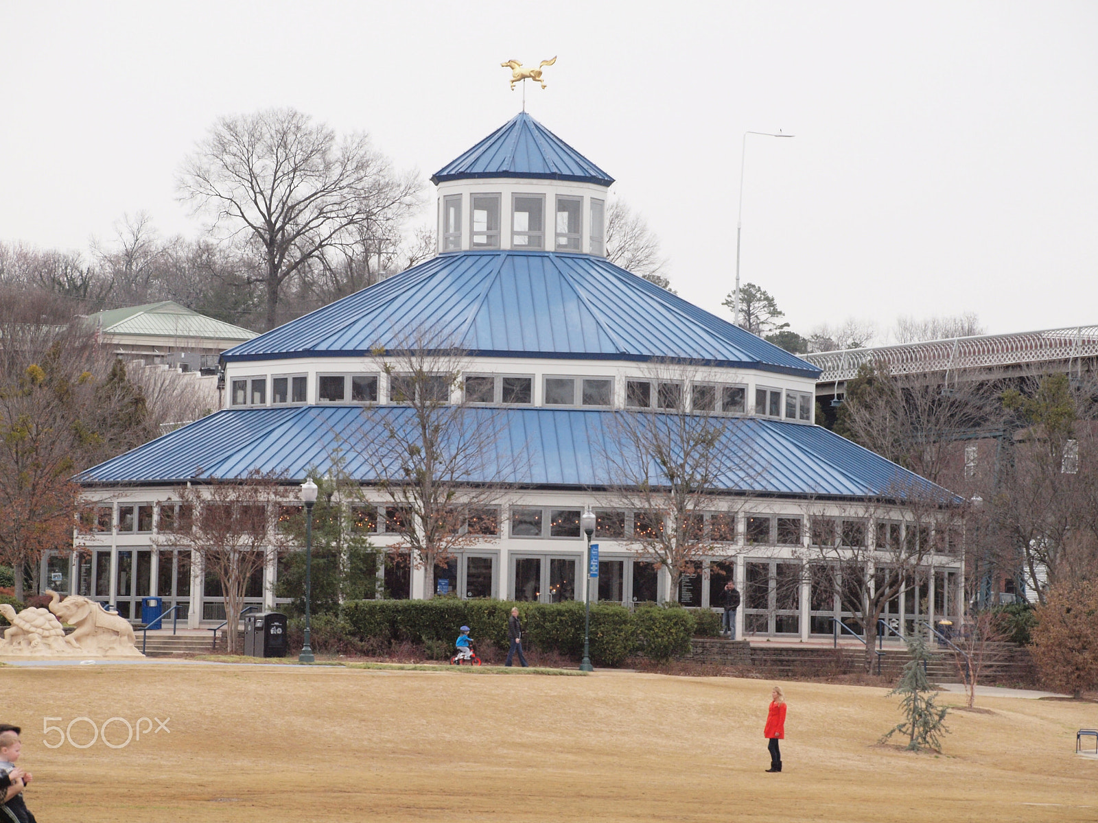 Olympus E-620 (EVOLT E-620) sample photo. Merry go around at the park photography