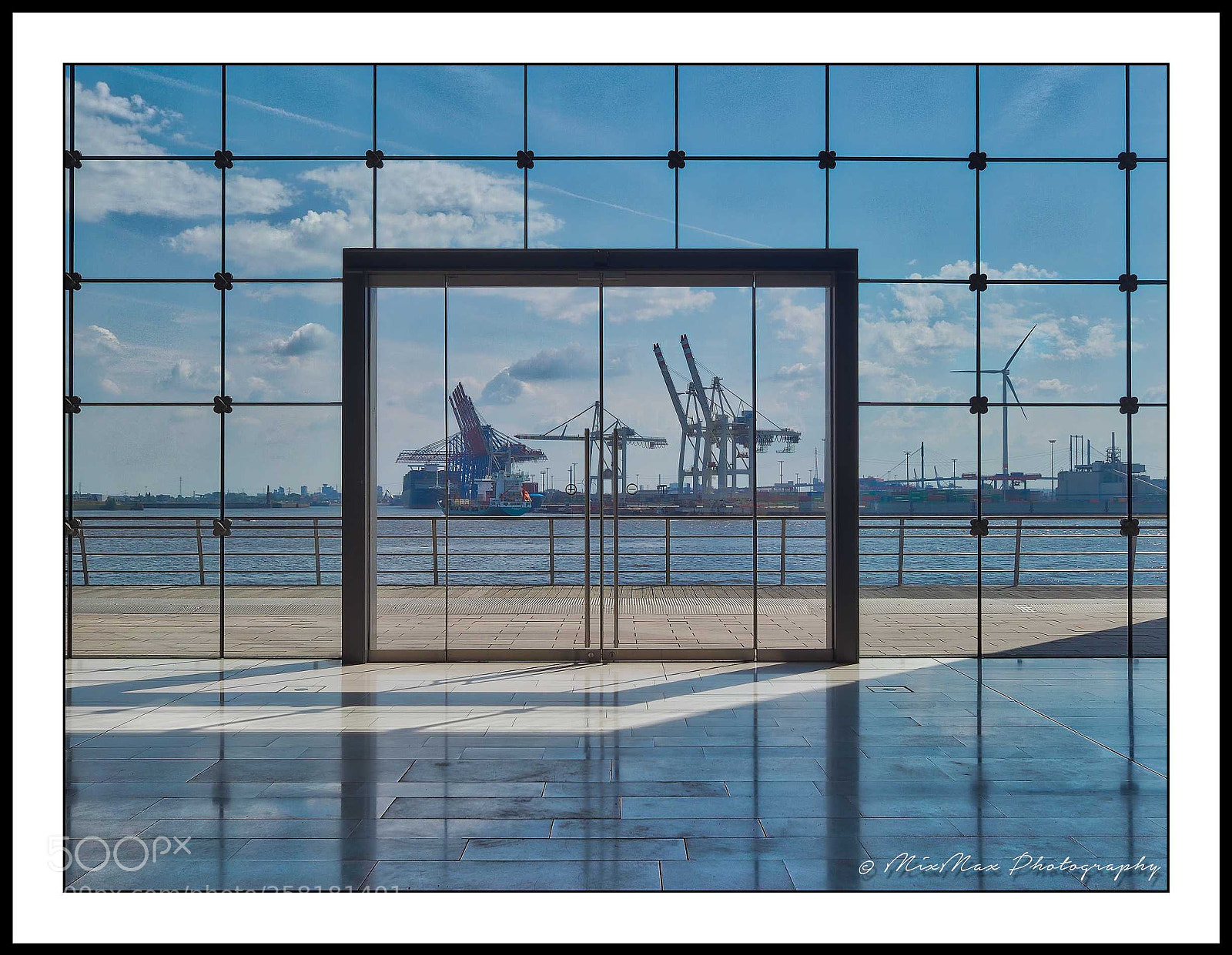 Olympus OM-D E-M10 sample photo. The window .. with photography