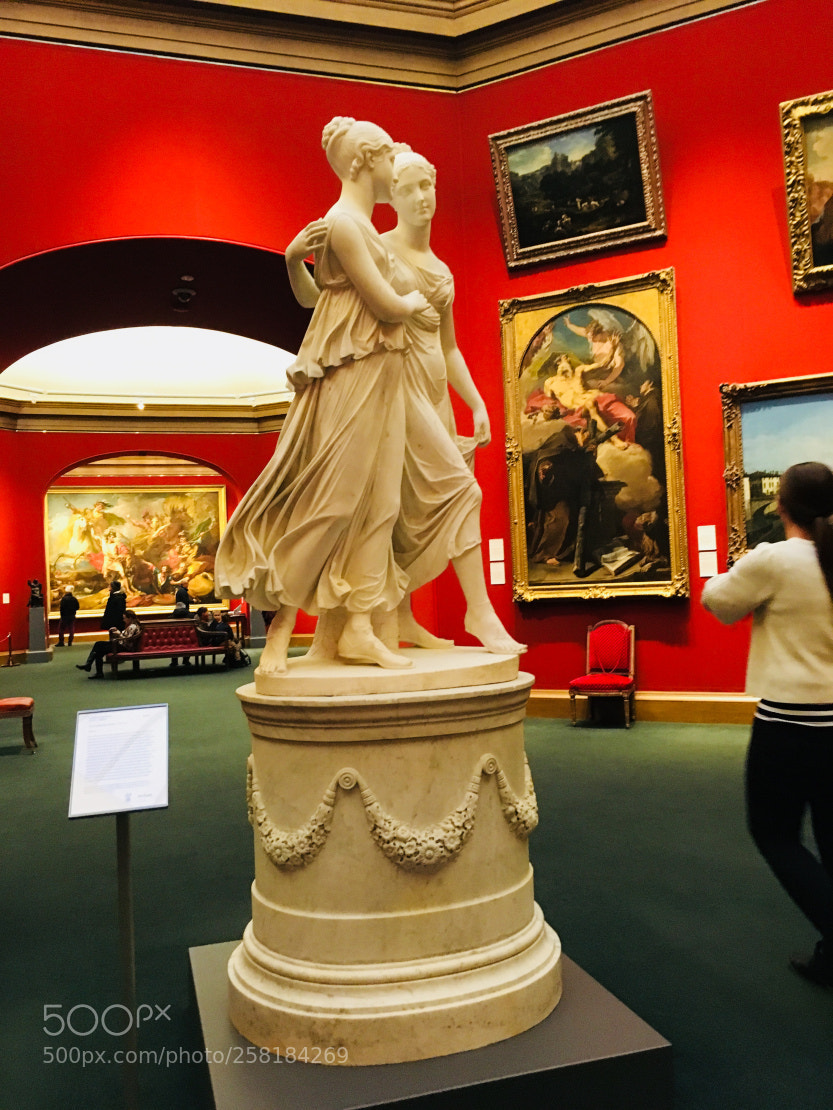 Apple iPhone SE sample photo. Scottish national gallery photography