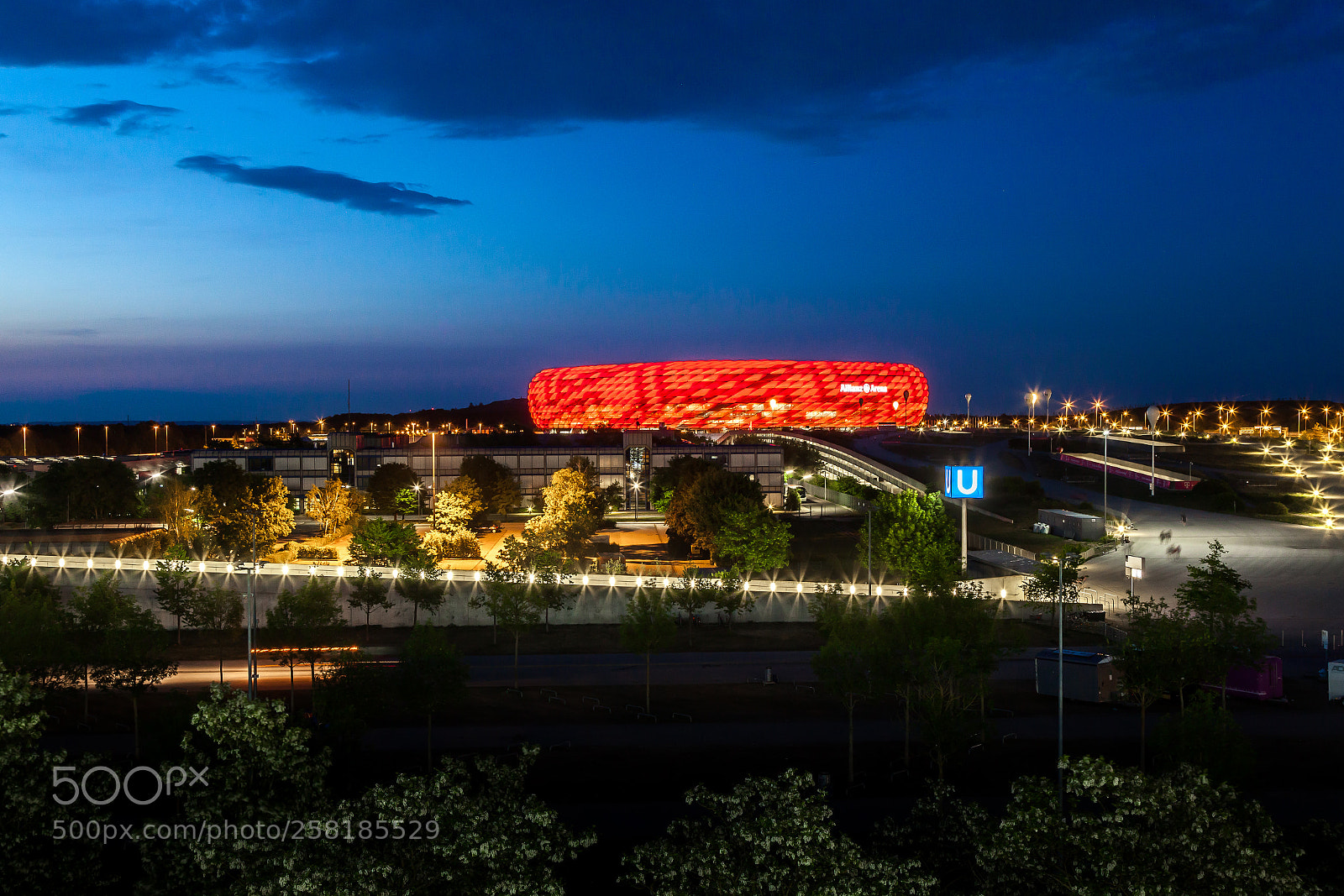 Canon EOS 5D Mark II sample photo. Allianz arena photography