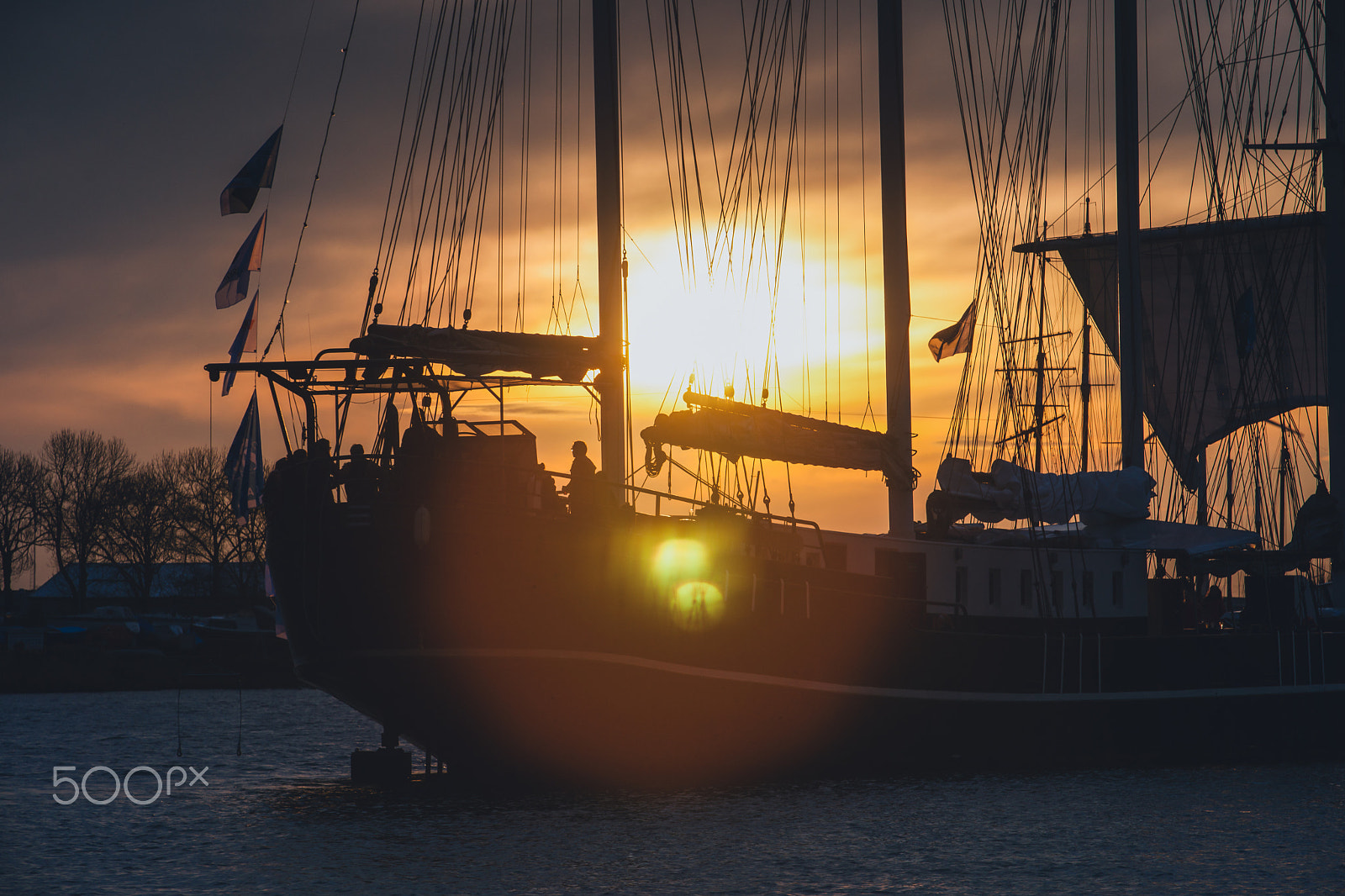 Sony Alpha DSLR-A900 sample photo. Mast of a sailboat in the rays of the setting sun photography