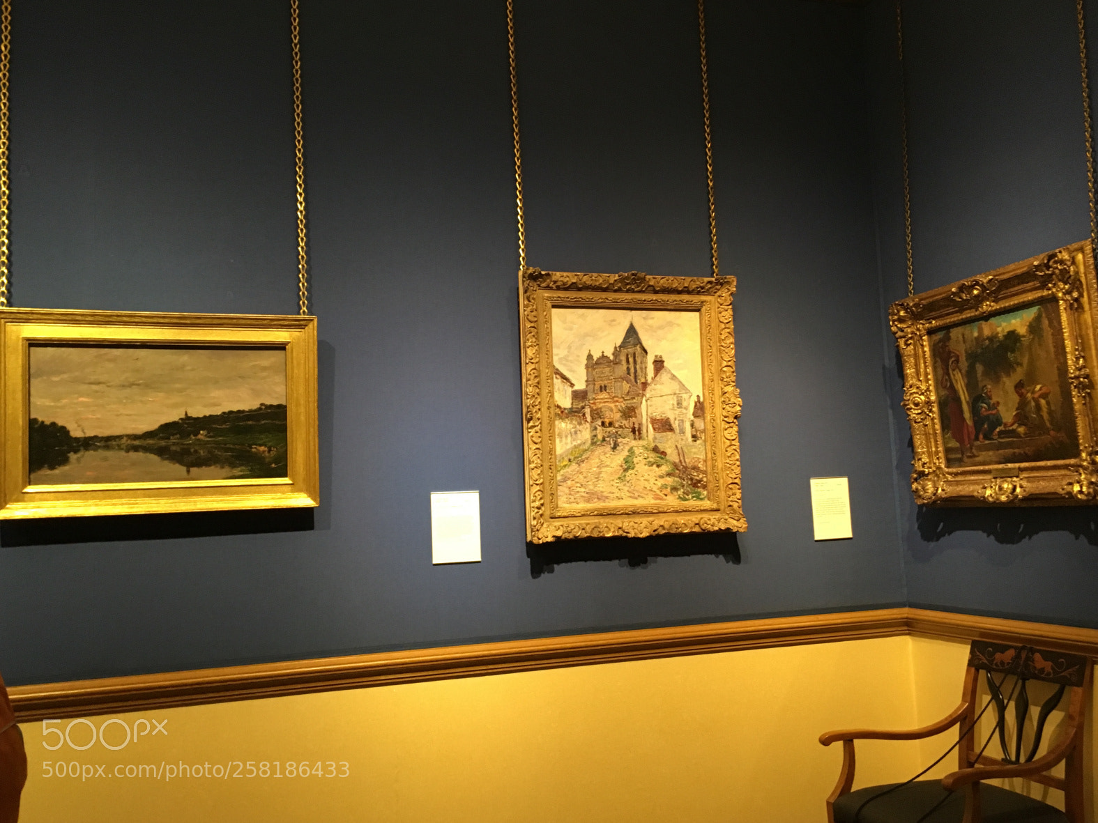 Apple iPhone SE sample photo. Scottish national gallery photography