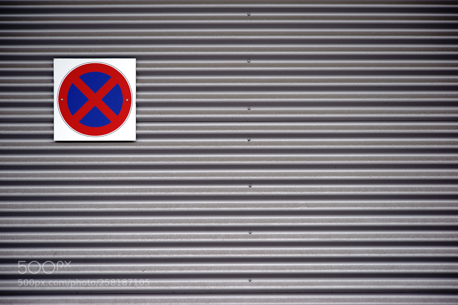 Sony a7 II sample photo. Traffic sign on corrugated photography