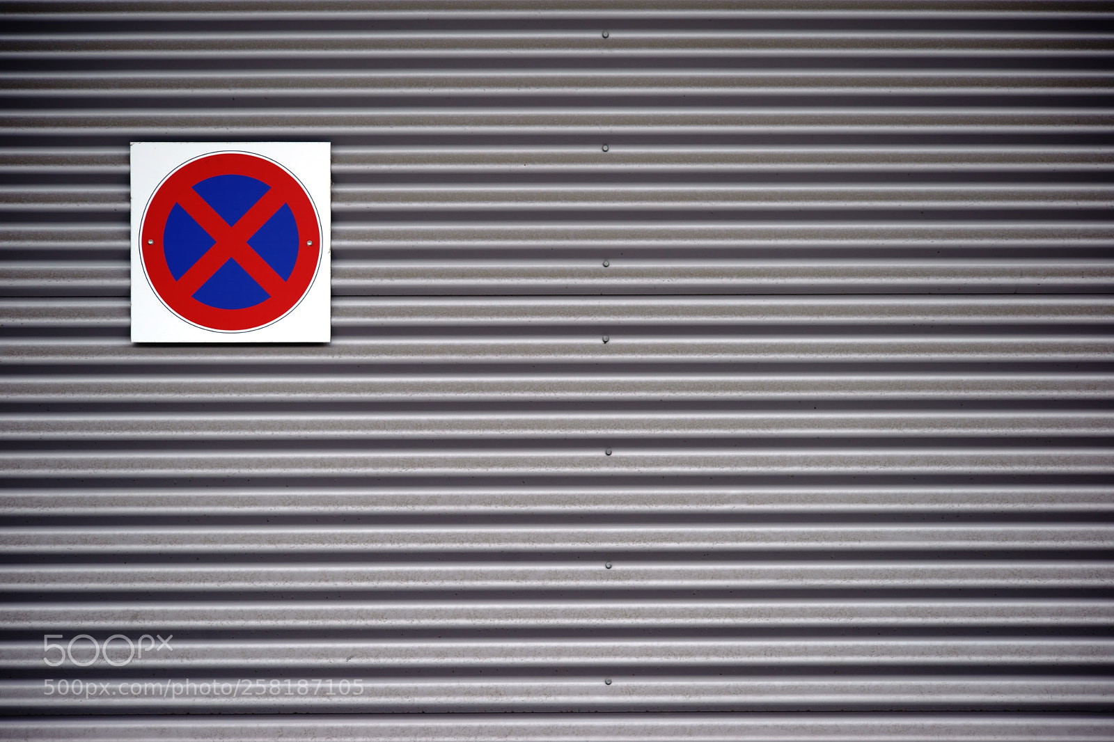 Sony a7 II sample photo. Traffic sign on corrugated photography