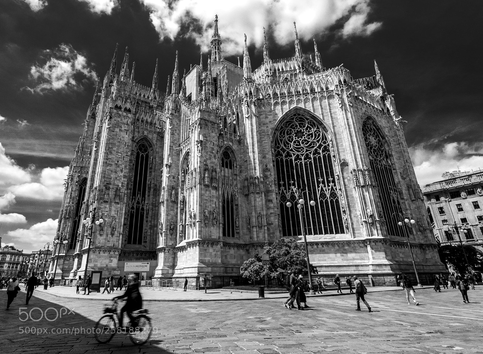Canon EOS 5D Mark IV sample photo. De drè al dom ! photography
