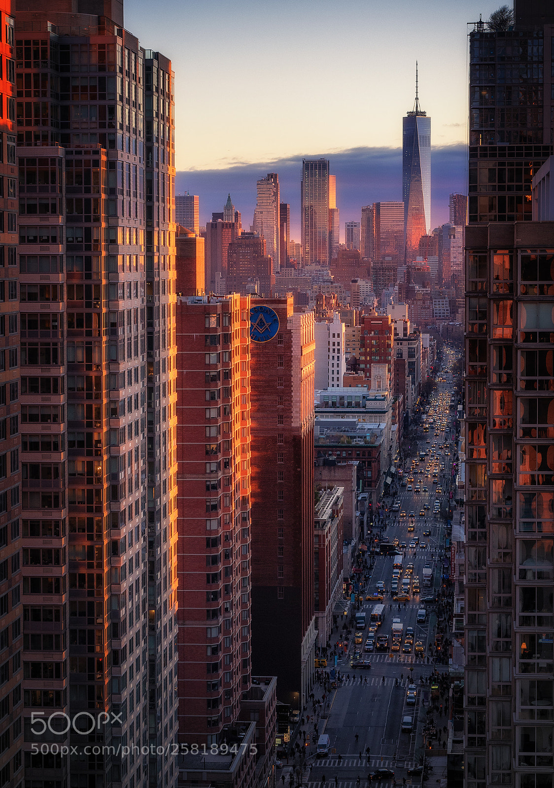 Olympus OM-D E-M1 Mark II sample photo. 6th avenue evening glow photography