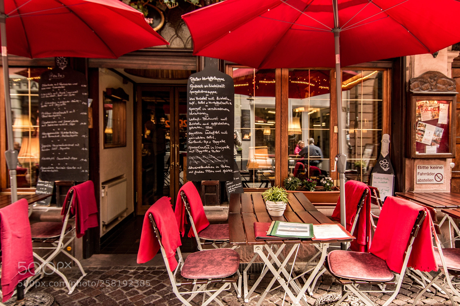 Canon EOS 70D sample photo. Café in heidelberg photography